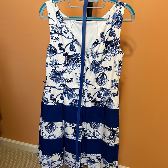 Tiana B floral dress with pleated bottom size 10 - Picture 4 of 9